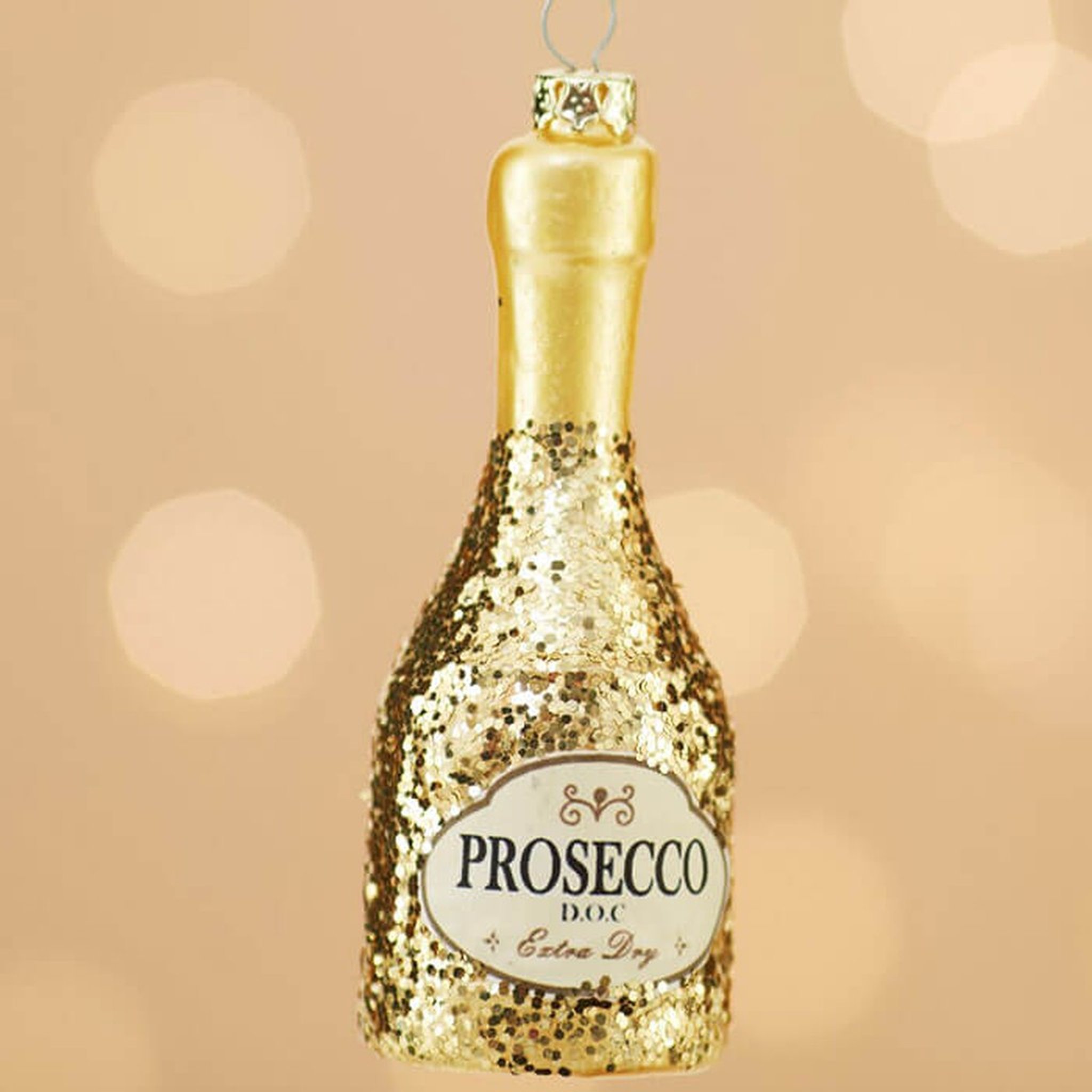 Weihnachtsbaumanhänger Proseccoflasche von Sass & Belle, goldene Glitzerflasche aus Glas, freigestellt