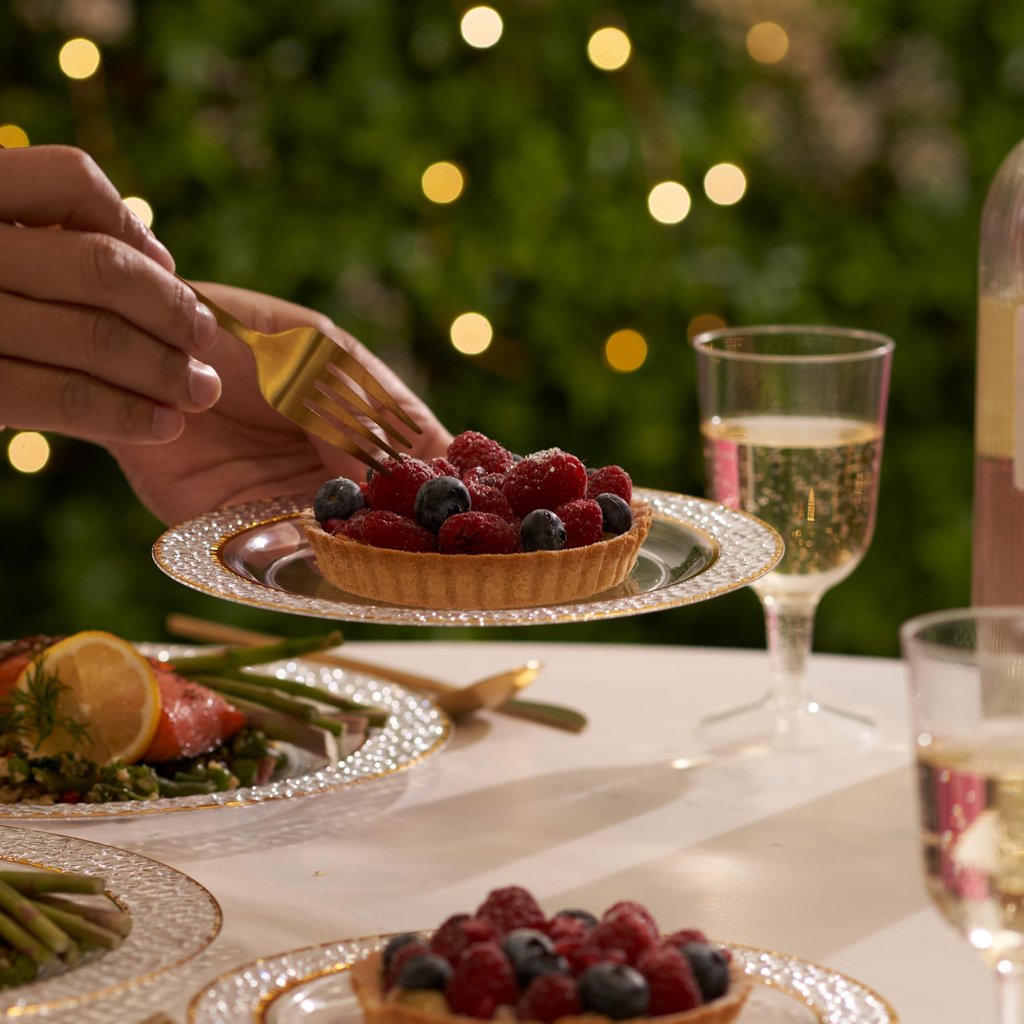 Plastik-Dessertteller mit gehämmertem Goldrand