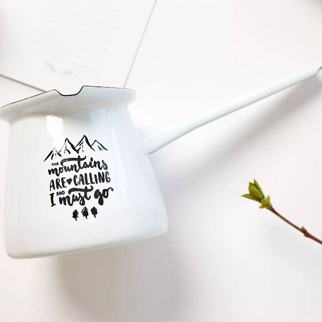 Emaille-Kaffeekanne Mountais Are Calling von Cuckoo Cups