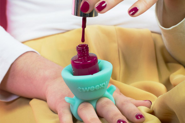 Tweexy - The Wearable Nail Polish Holder