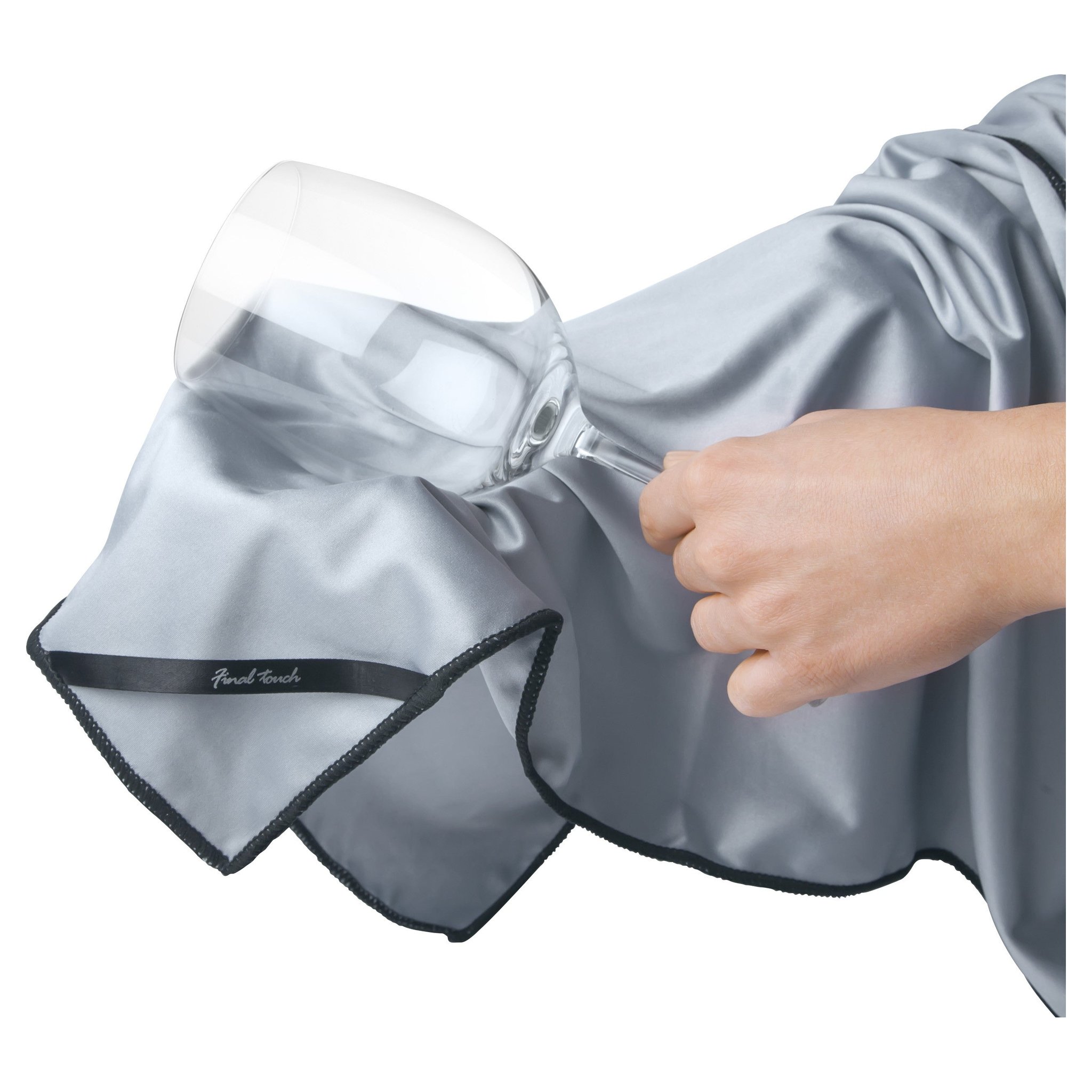 Final Touch Mikrofaser-Poliertuch beim Polieren eines Weinglases