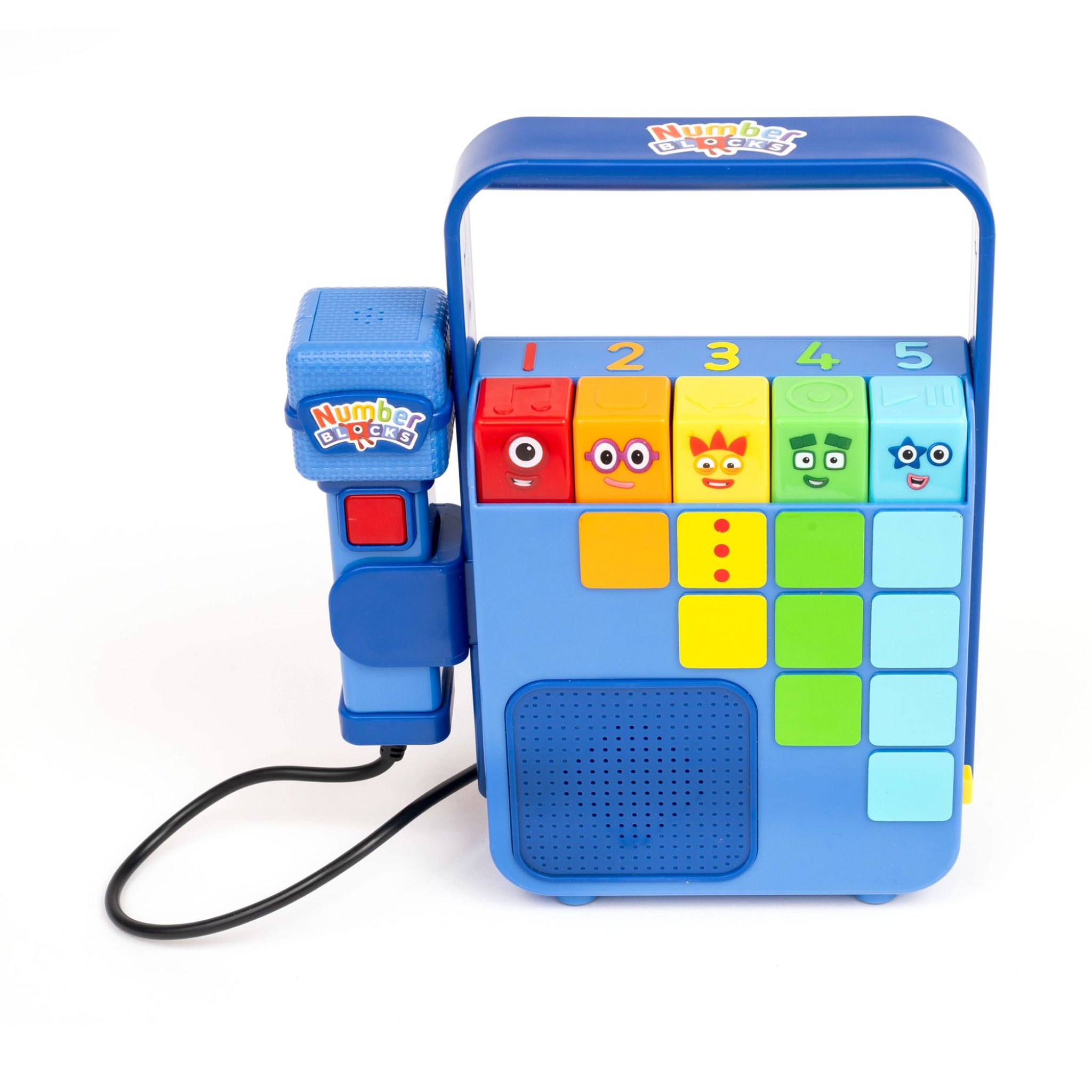 Numberblocks Musik-Player schräg von der Seite mit angestecktem Mikrofon