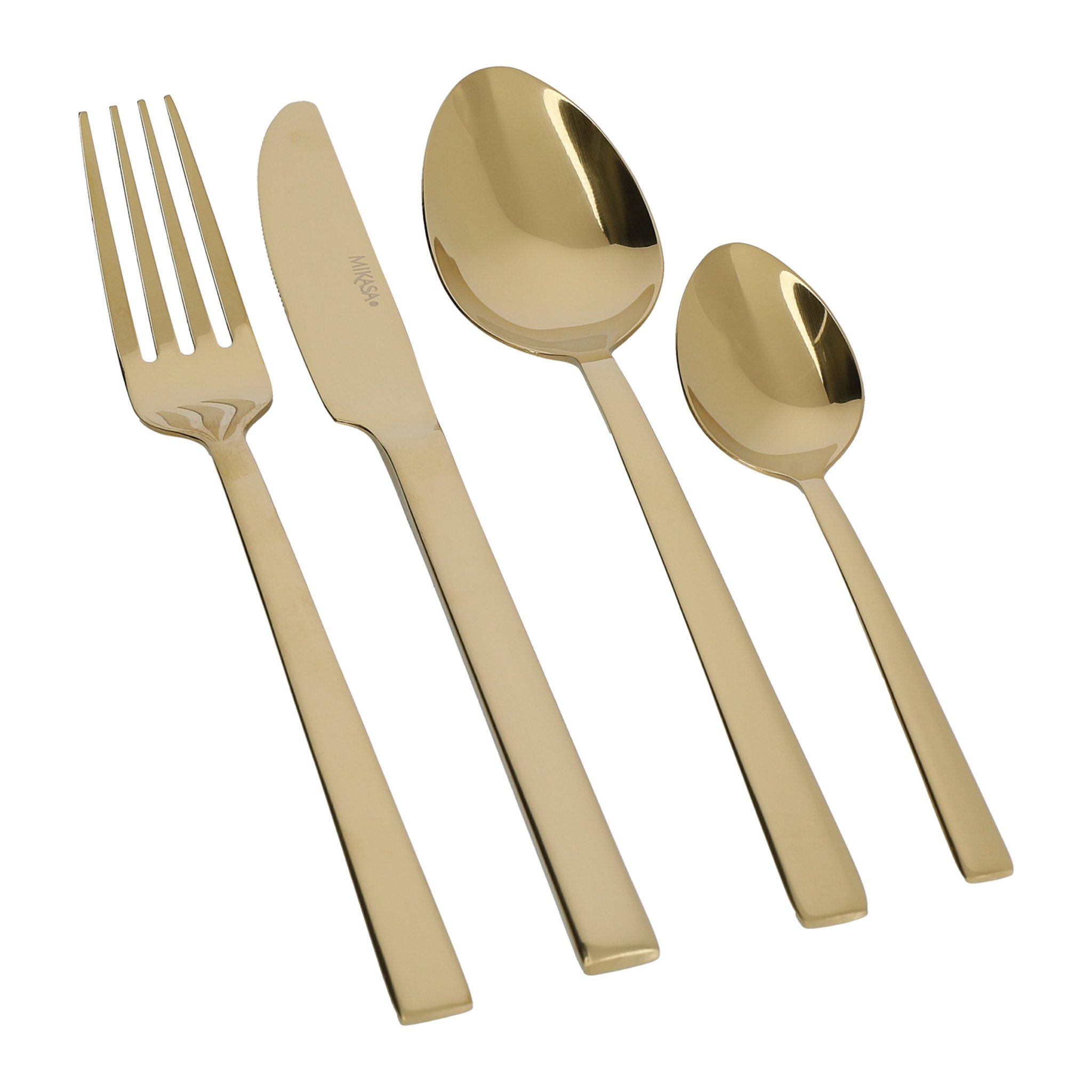 Die vier Teile des goldenen Besteck-Sets schräg von der Seite mit glänzender Oberfläche