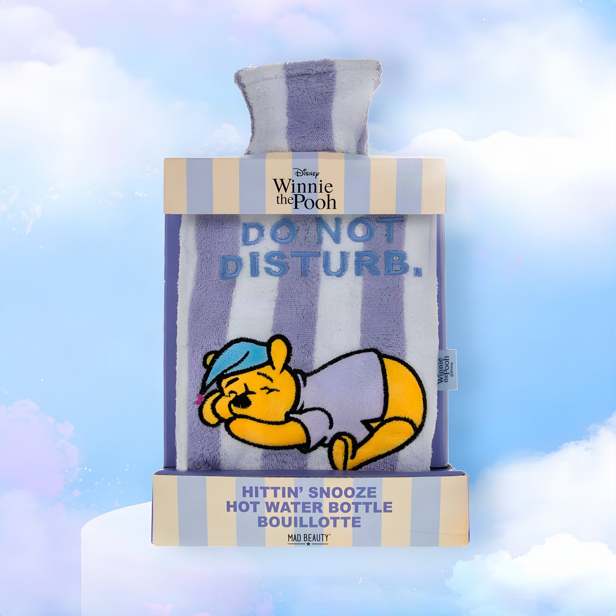 Winnie Puuh Wärmflasche mit gestreiftem Bezug und schlafendem Puuh, aufrecht auf einem Wolkenpodest