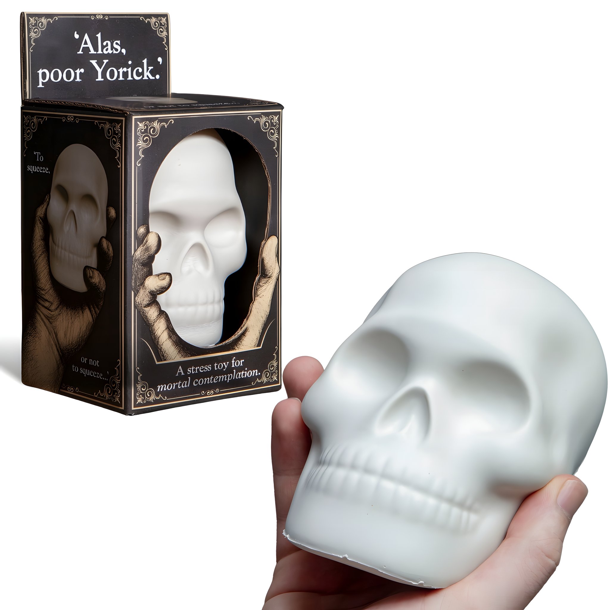 Une main tient le squishy crâne Alas Poor Yorick à côté de sa boîte cadeau noire