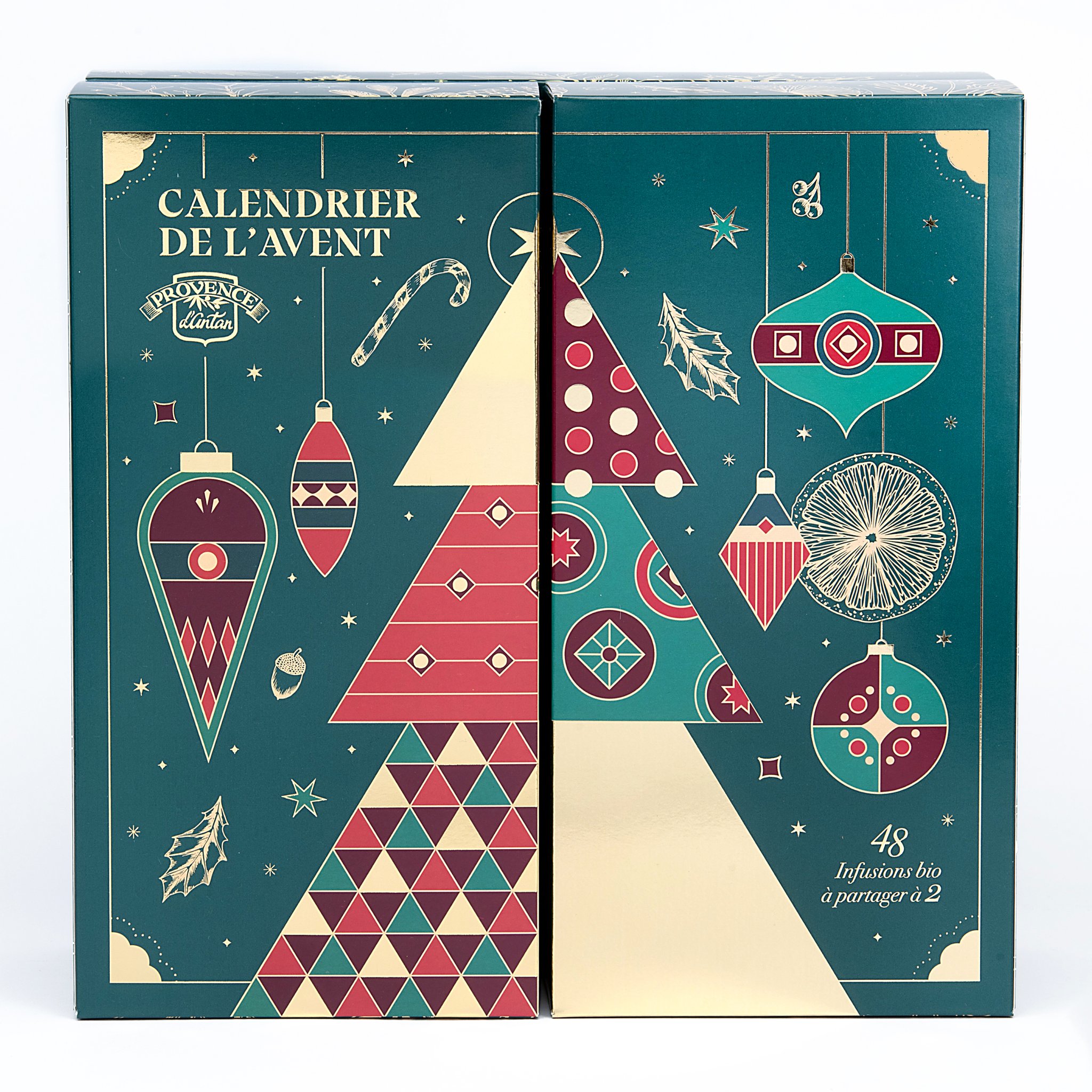 Le calendrier fermé de face, les deux portes formant ensemble le motif du sapin.