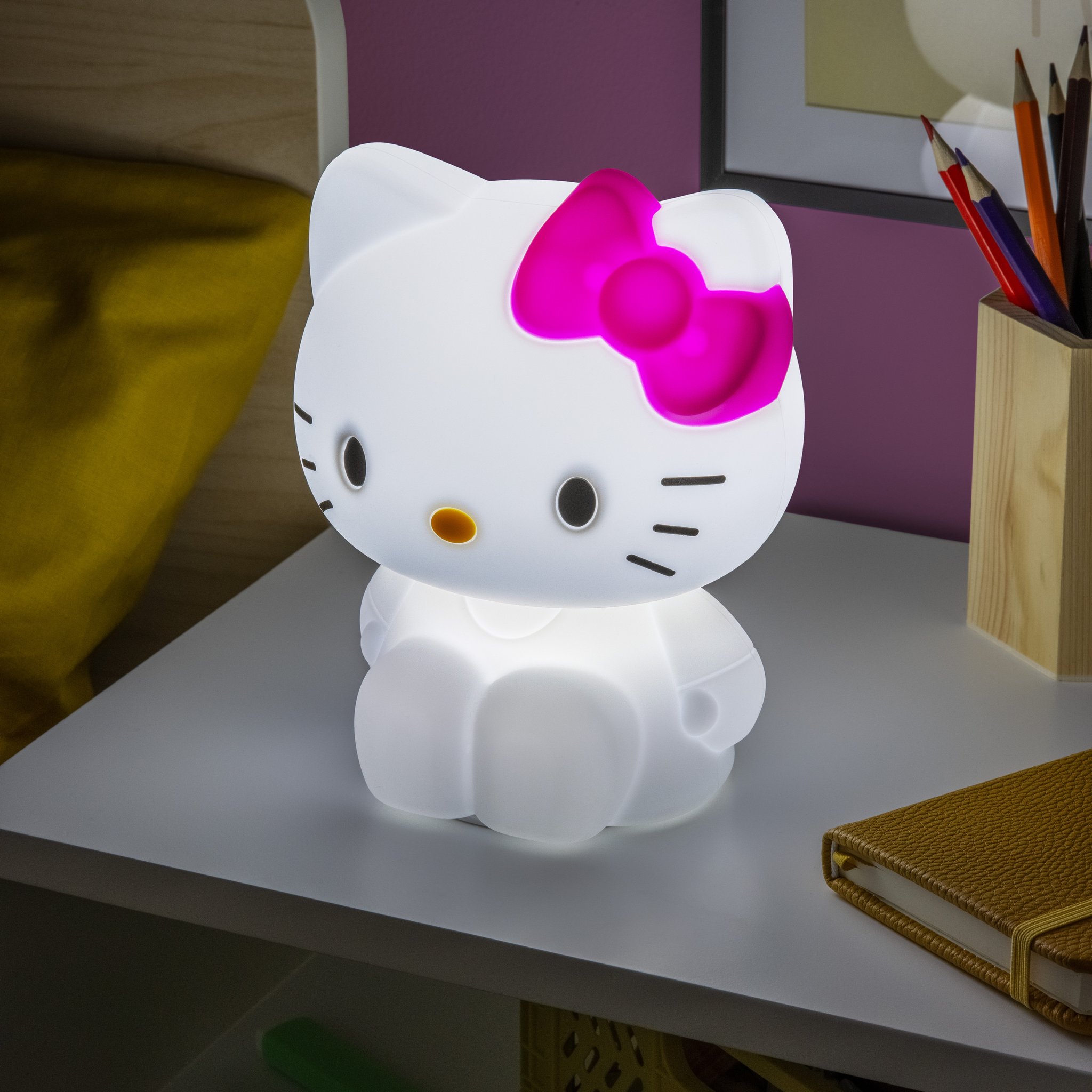 Hello-Kitty-Nachtlicht von vorne mit pinker Schleife