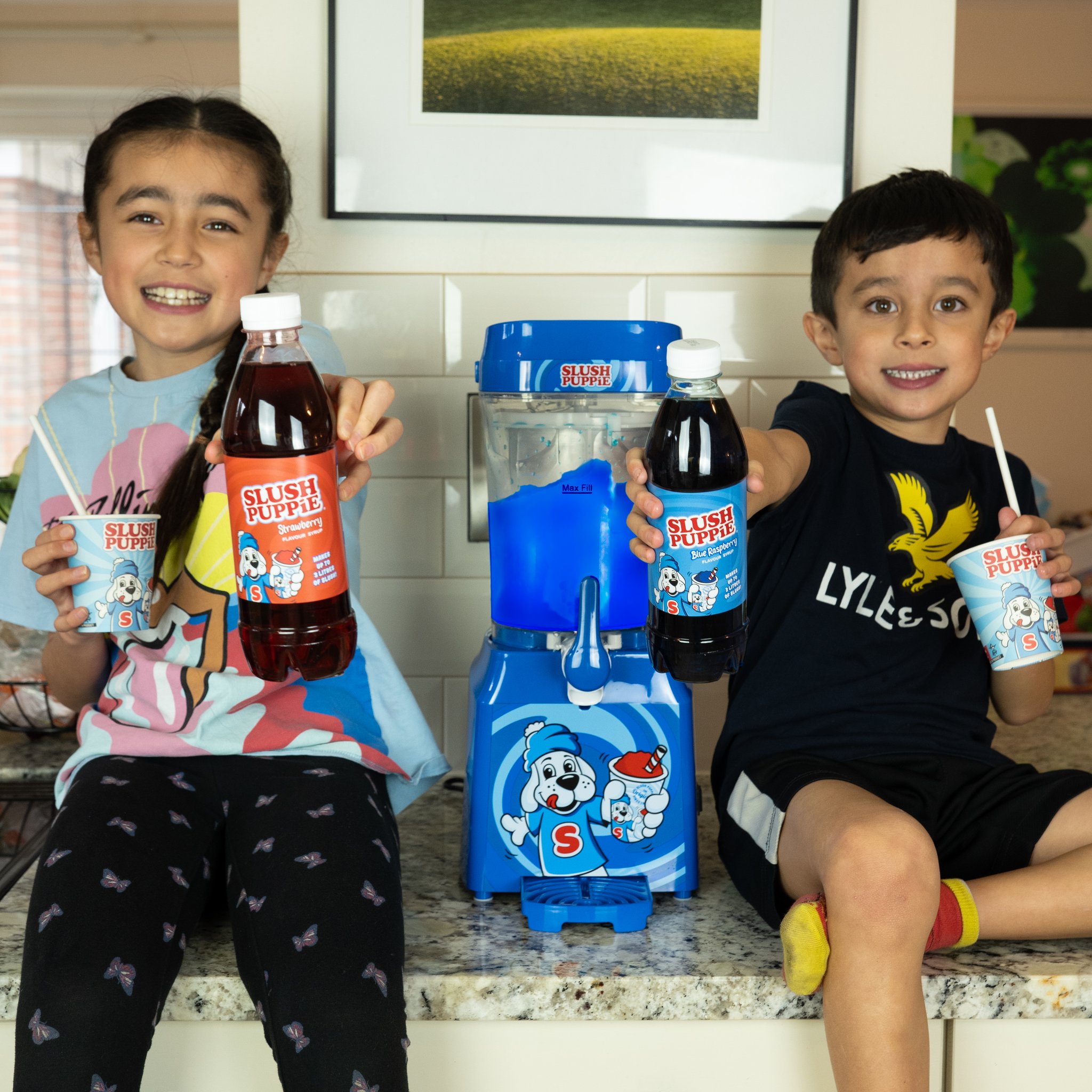 Slush Puppie Maschine im Wohnambiente mit fertigem Slushie