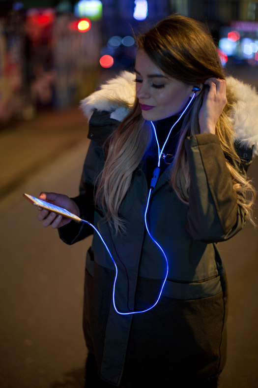 Leuchtende Kopfhörer