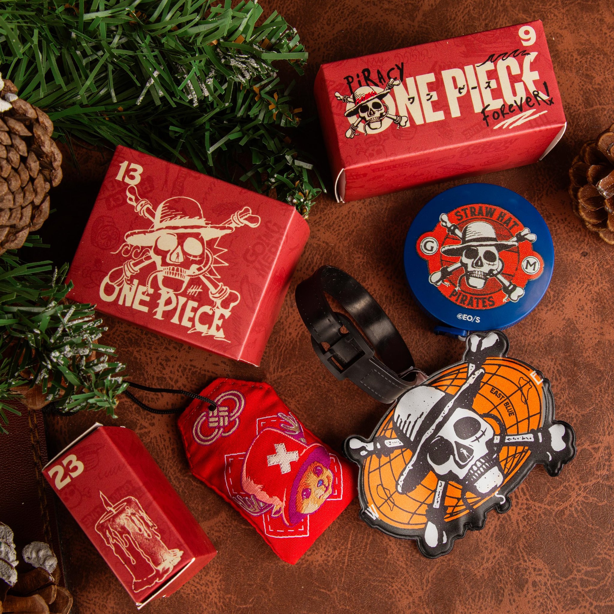 Cadeaux du calendrier de l'Avent One Piece avec étiquette de bagage et omamori