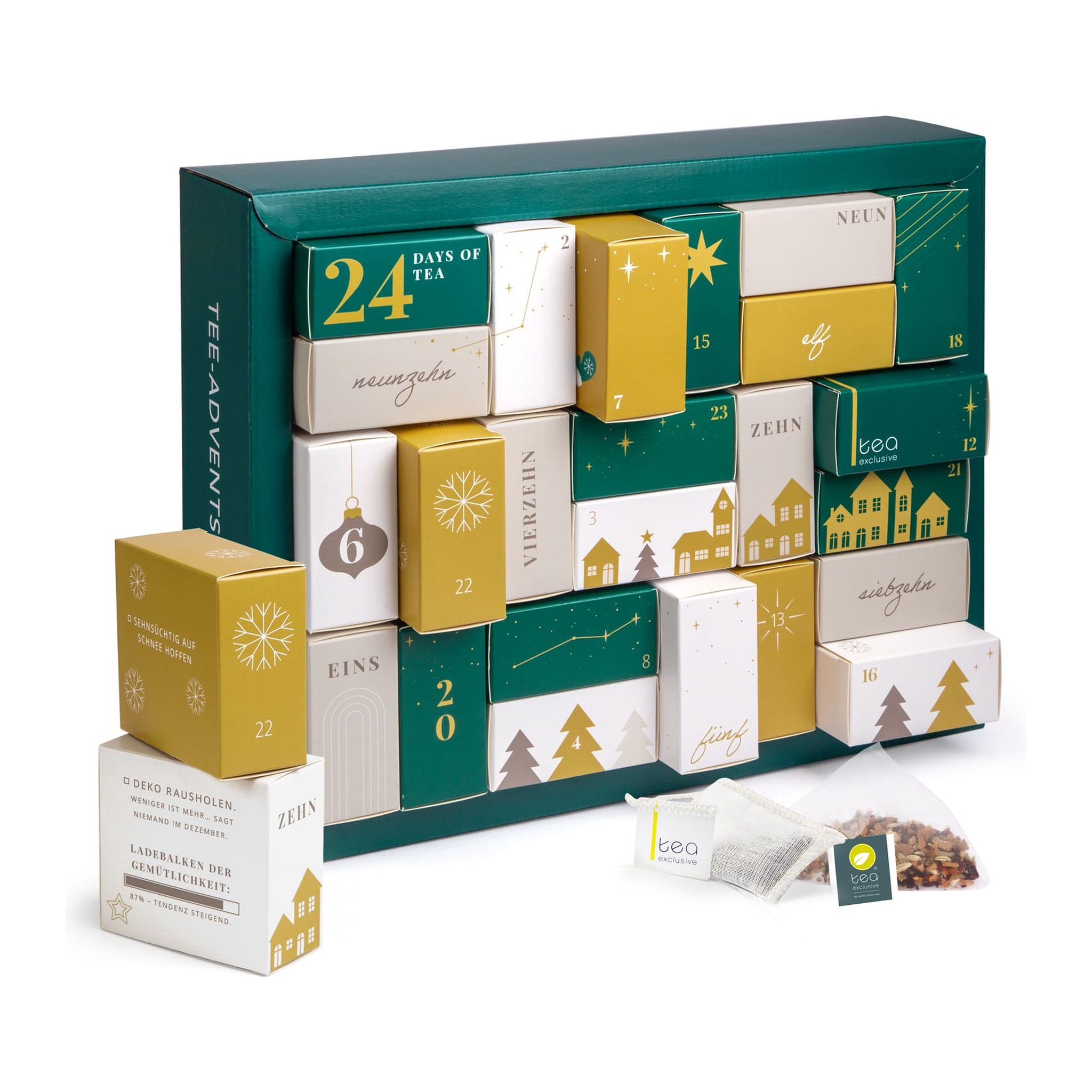 Erlebnis Tee-Adventskalender 2026 in Grün und Gold mit herausgezogenen Schachteln und zwei Pyramidenbeuteln