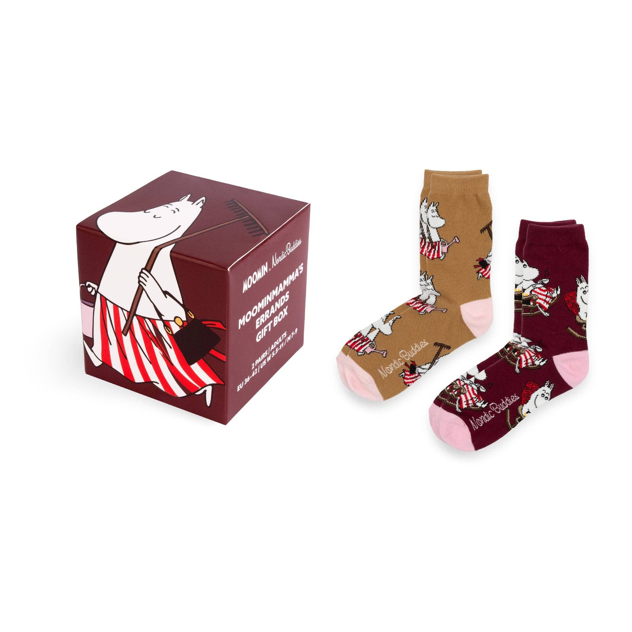 Confezione regalo calze Moomin: due paia accanto alla scatola regalo rosso scuro