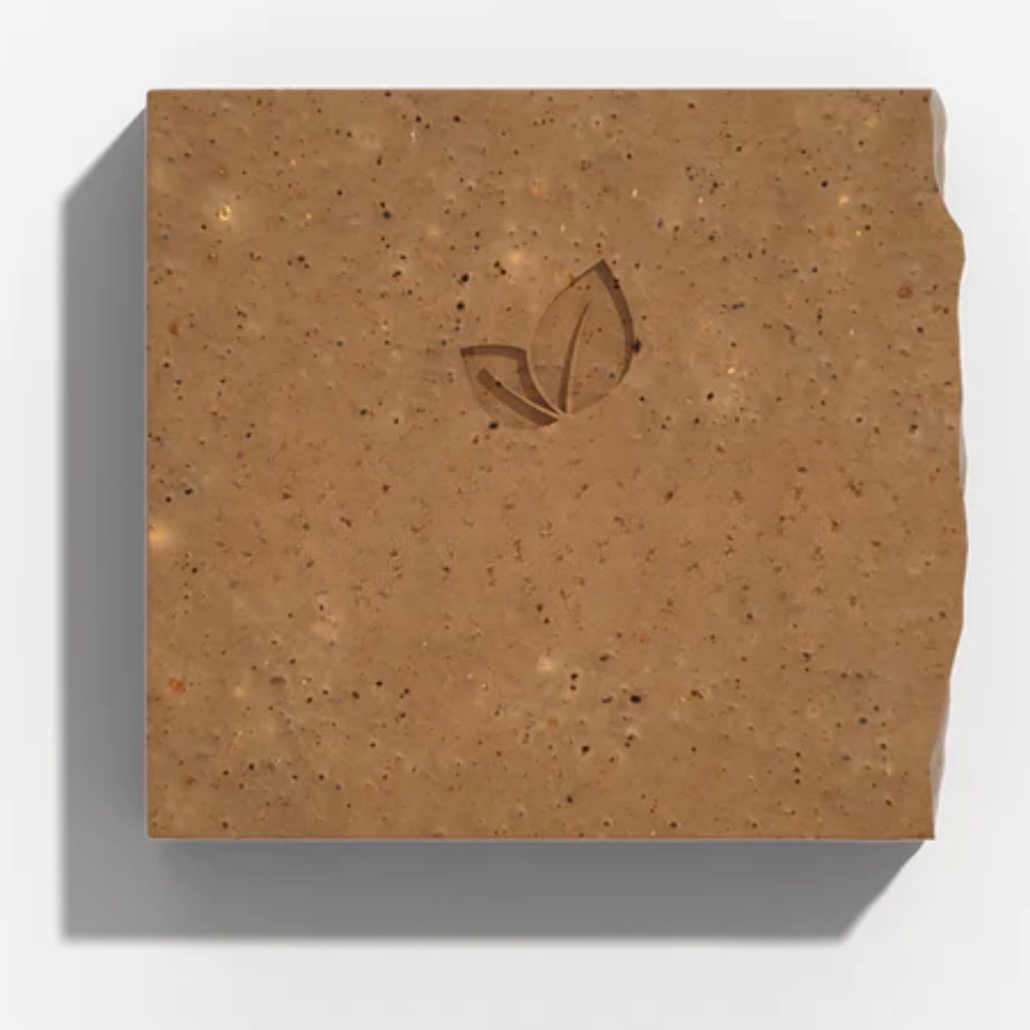 Kaffee-Peelingseife mit eingeprägtem Blatt von oben