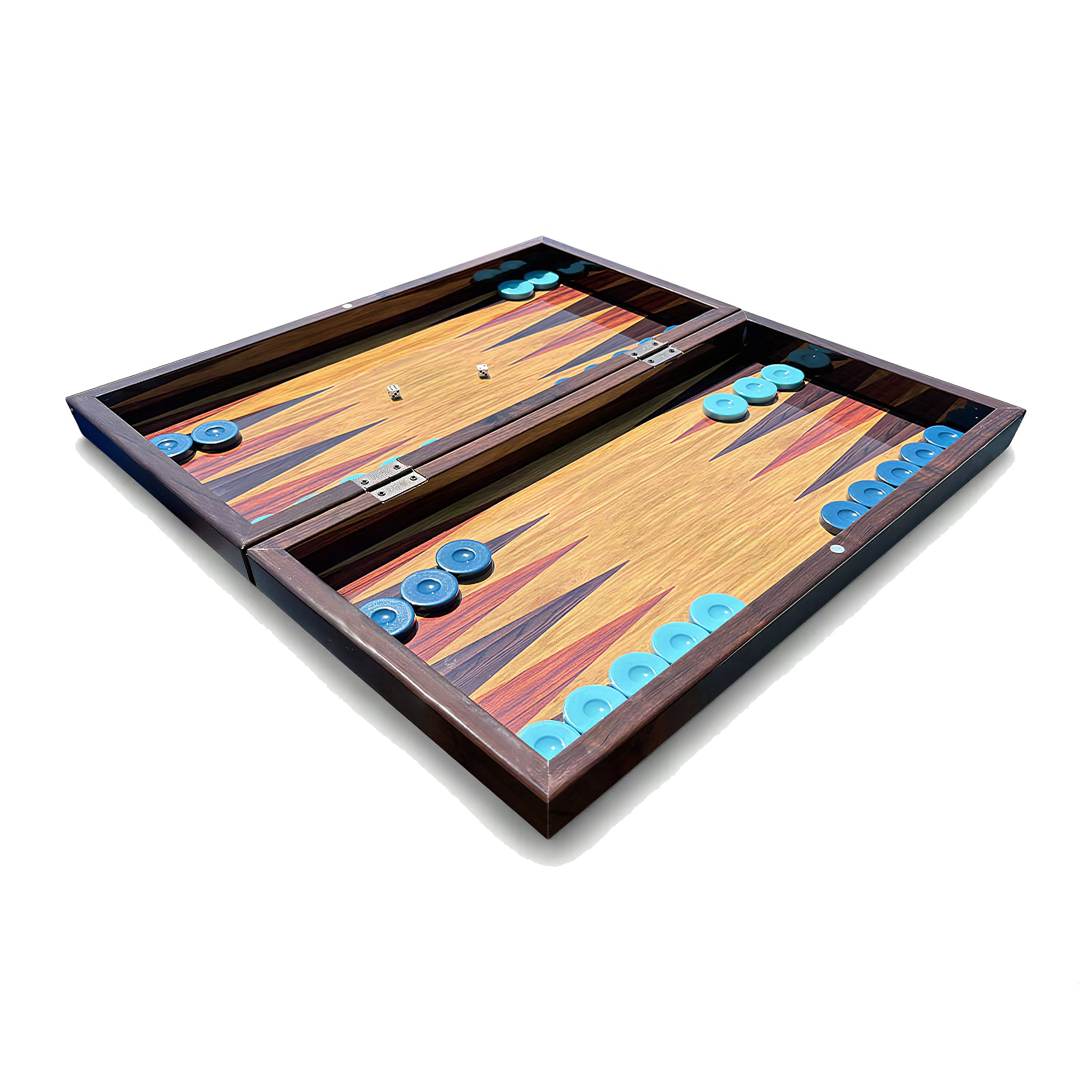 Aufgeklapptes Backgammon-Spielbrett mit blauen und türkisen Spielsteinen und Würfeln