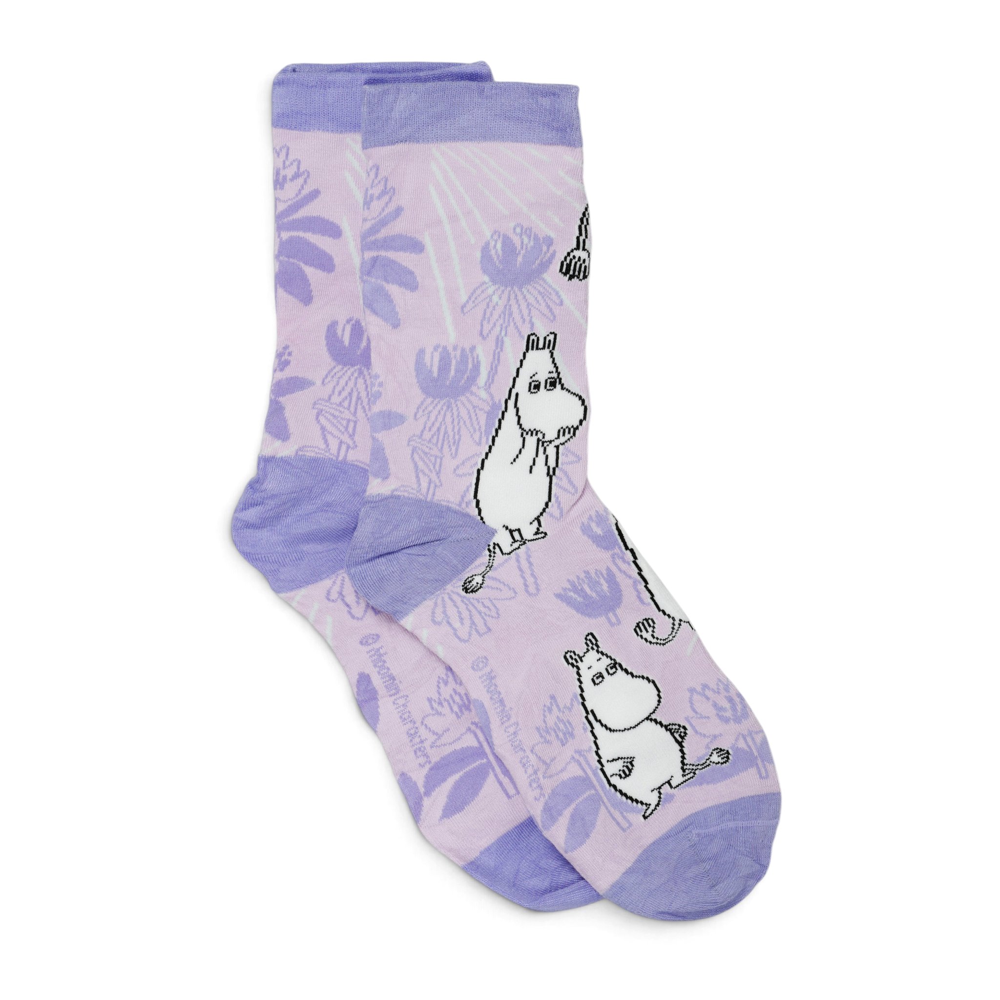 Lila Socke mit Mumin-Motiv und Blättern