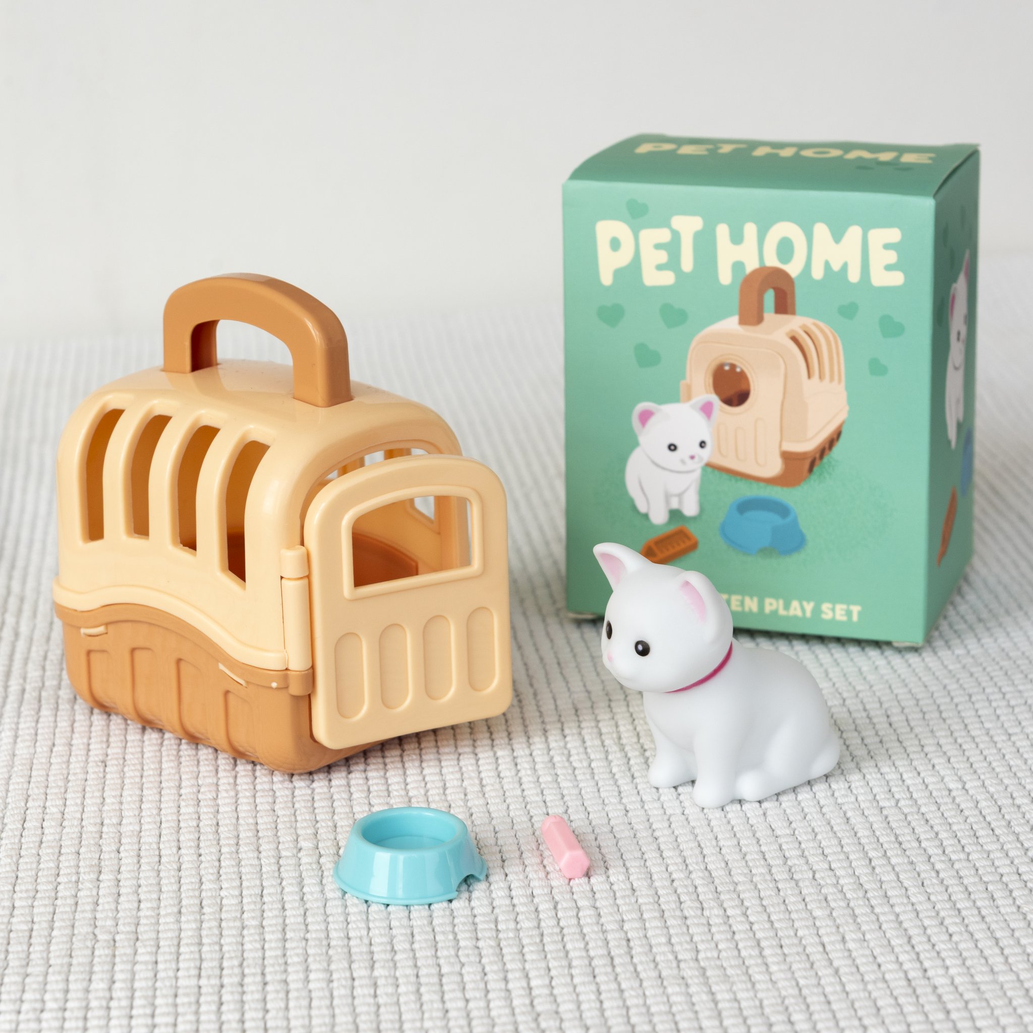 Spielset Katze mit Transportbox, weissem Kätzchen, Napf, Fläschchen und Verpackung «Pet Home»