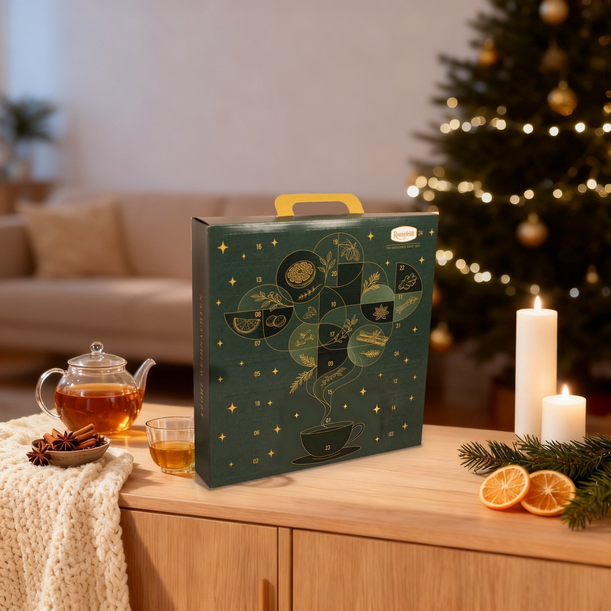 Calendrier de l'Avent de thé Ronnefeldt 2026 sur un buffet avec théière, bougies et sapin de Noël