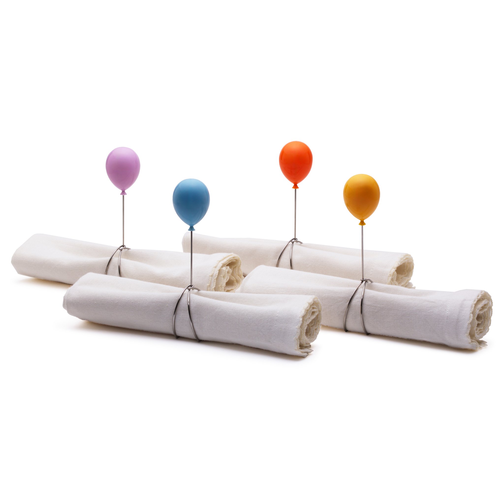 Four rolled napkins with coloured Balloonapkins rings