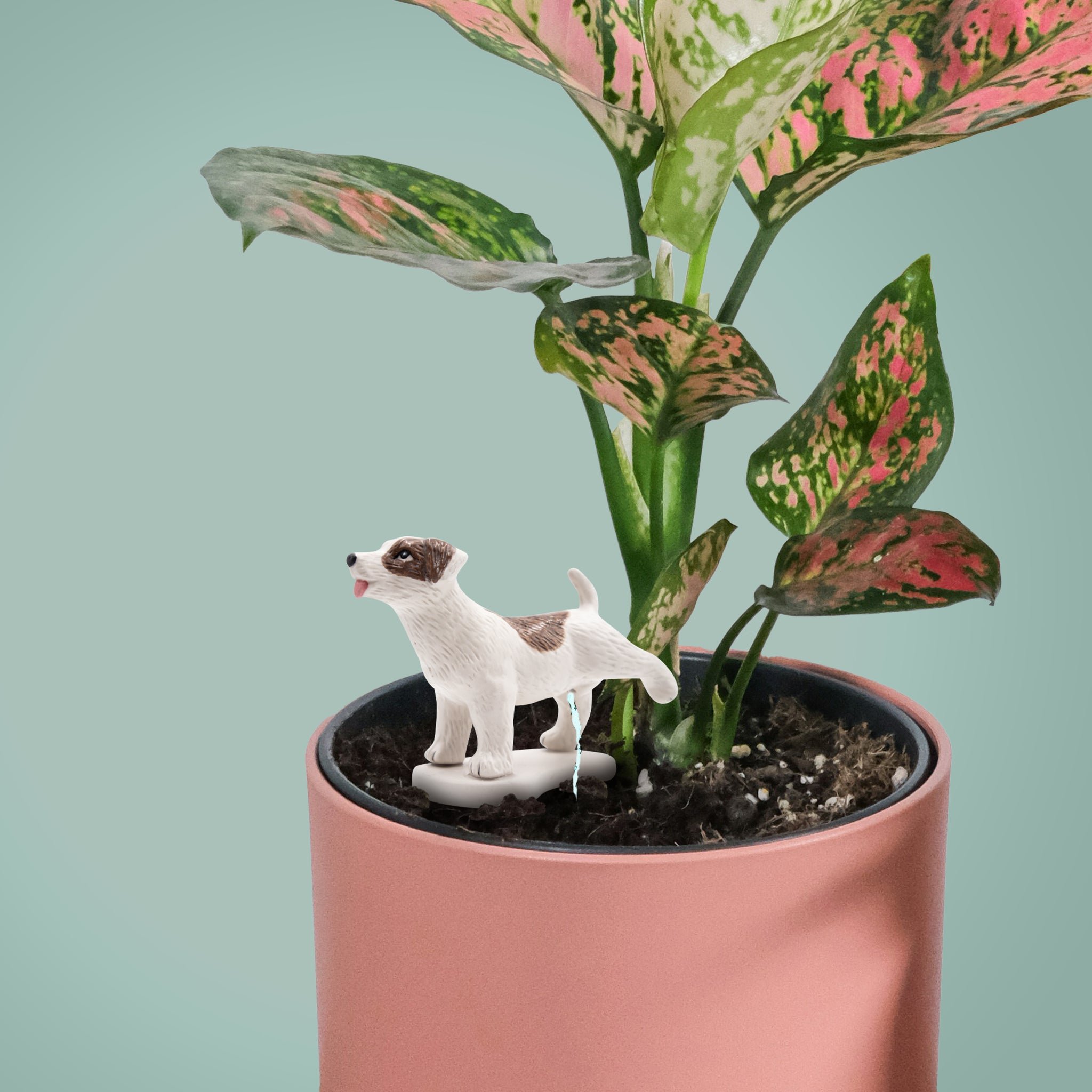 Pinkelnder Hund Lifestyle mit Pflanzentopf