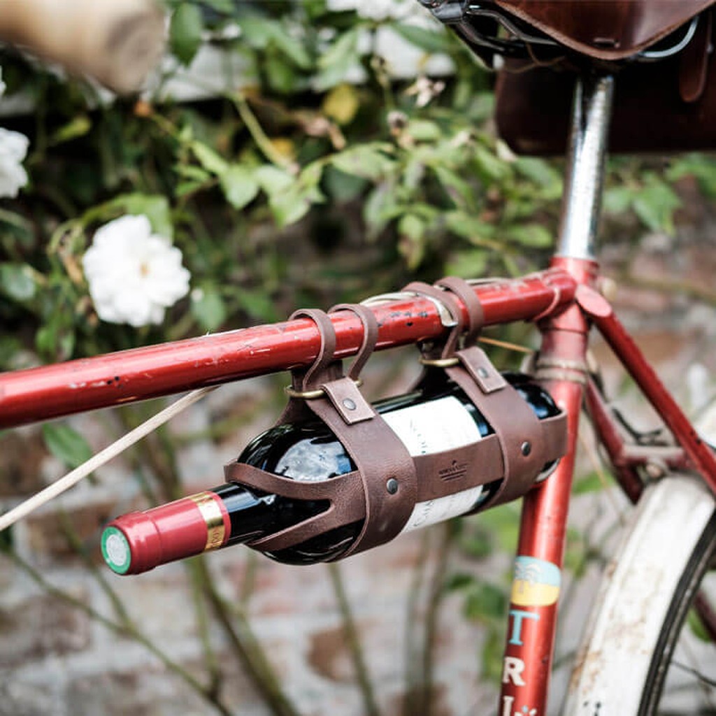 Weinflaschen Halterung fürs Fahrrad aus Leder