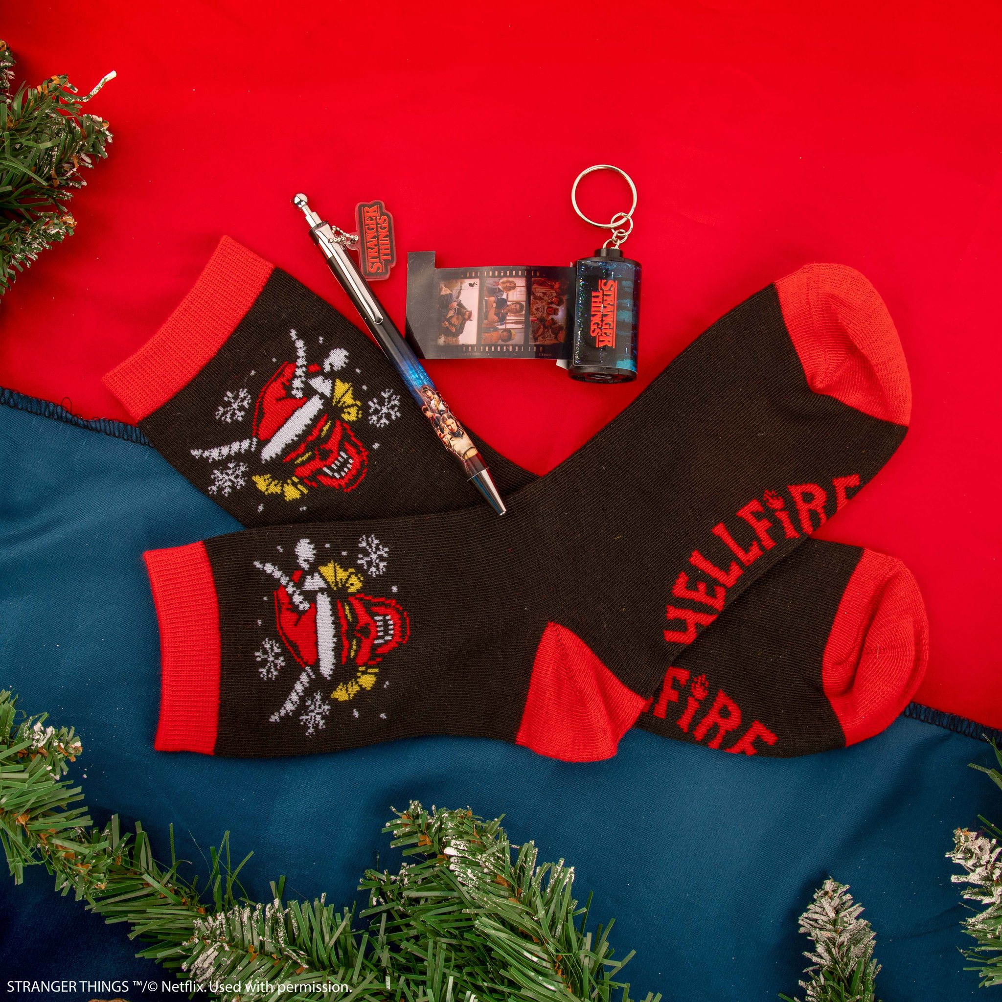 Hellfire-Socken aus dem Stranger Things Adventskalender