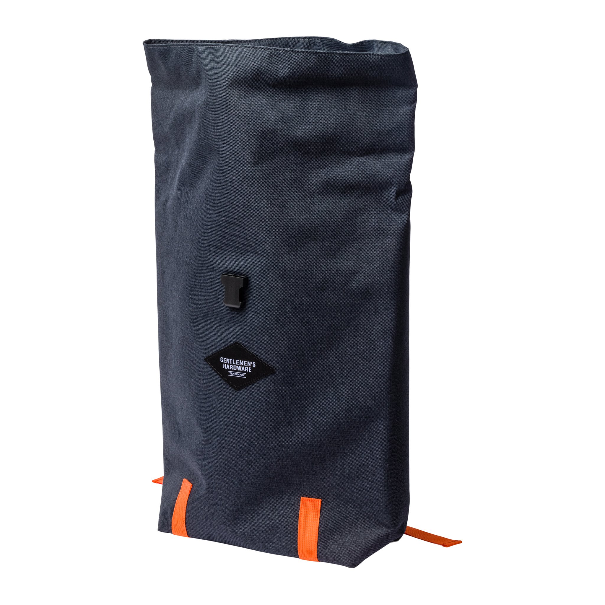 Kühlrucksack schräg von der Seite, oben offen und ungerollt, mit Logo-Etikett und schwarzer Schnalle