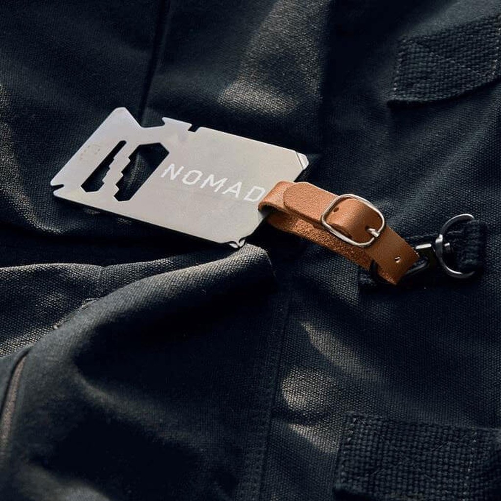 Kofferanhänger und Multitool Nomad von Izola