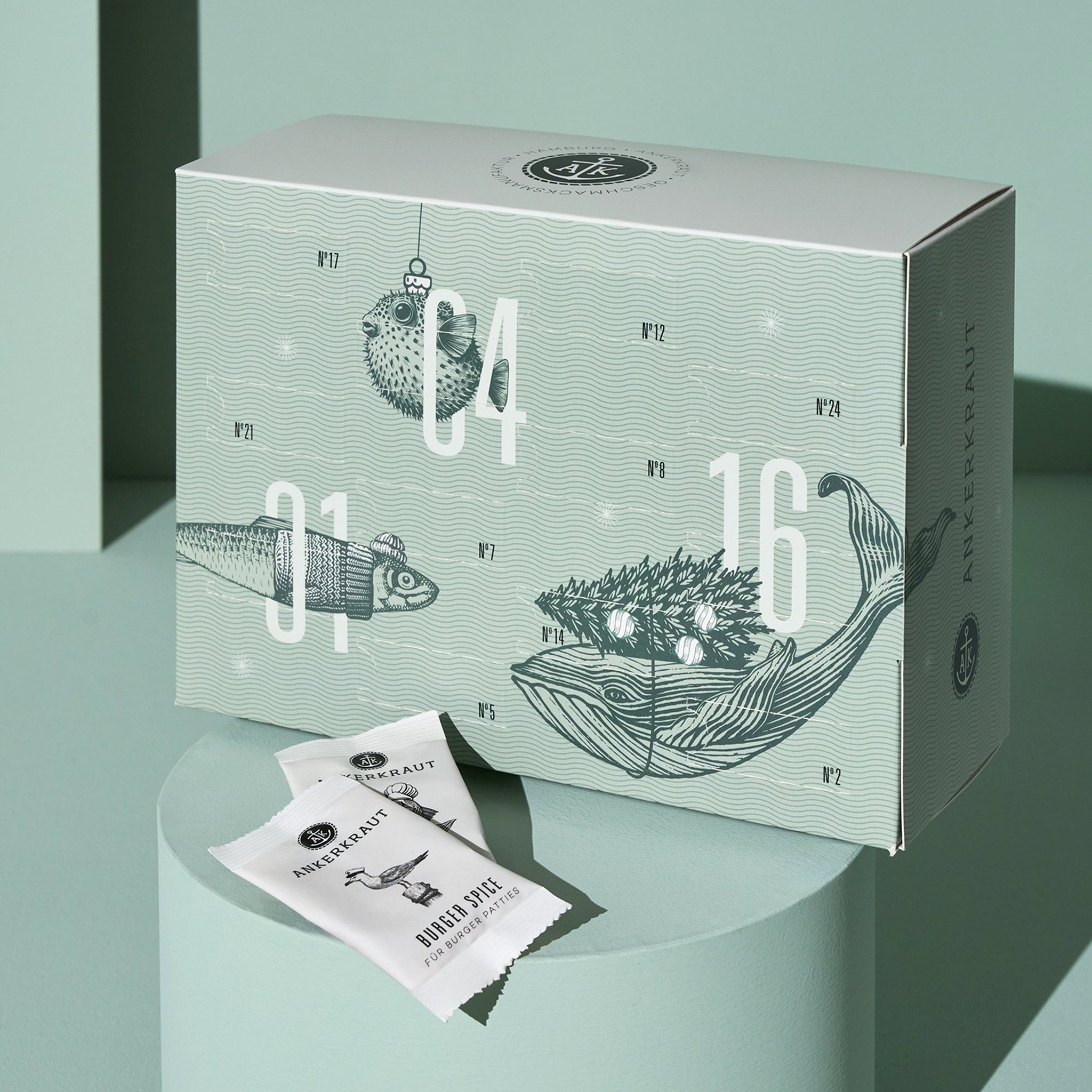 Der Lütte Gewürz-Adventskalender mit zwei Probierbeuteln davor