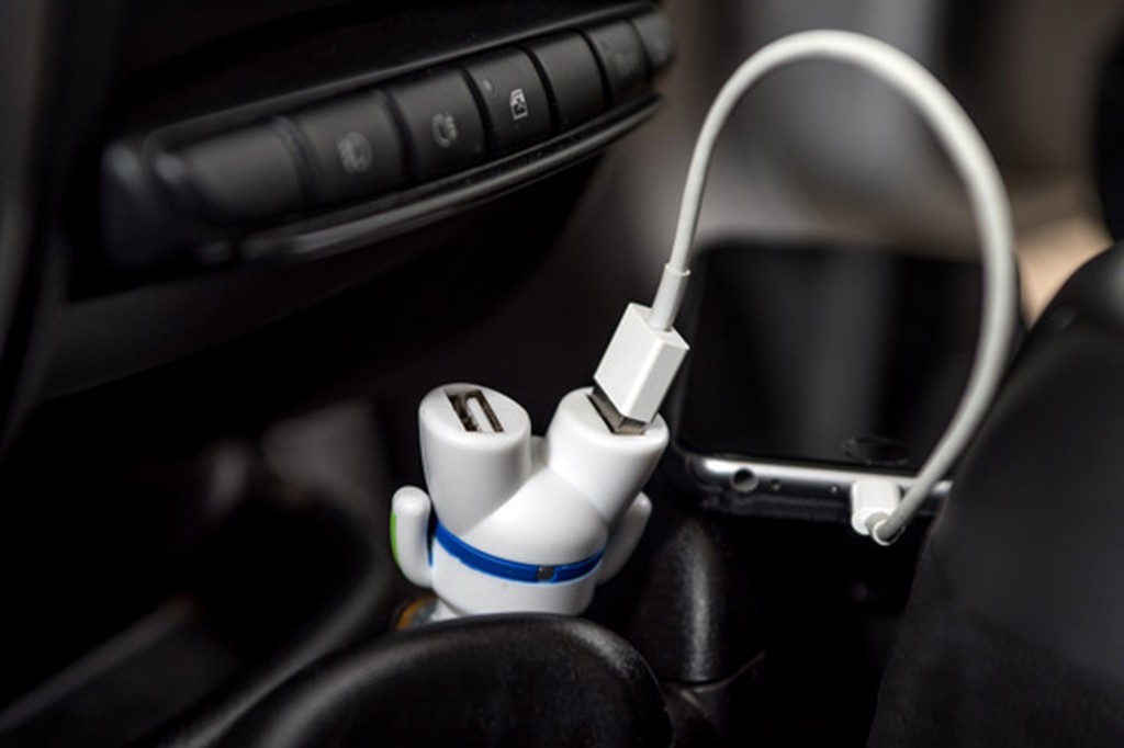 USB Autoladegerät mit 2 USB Ports