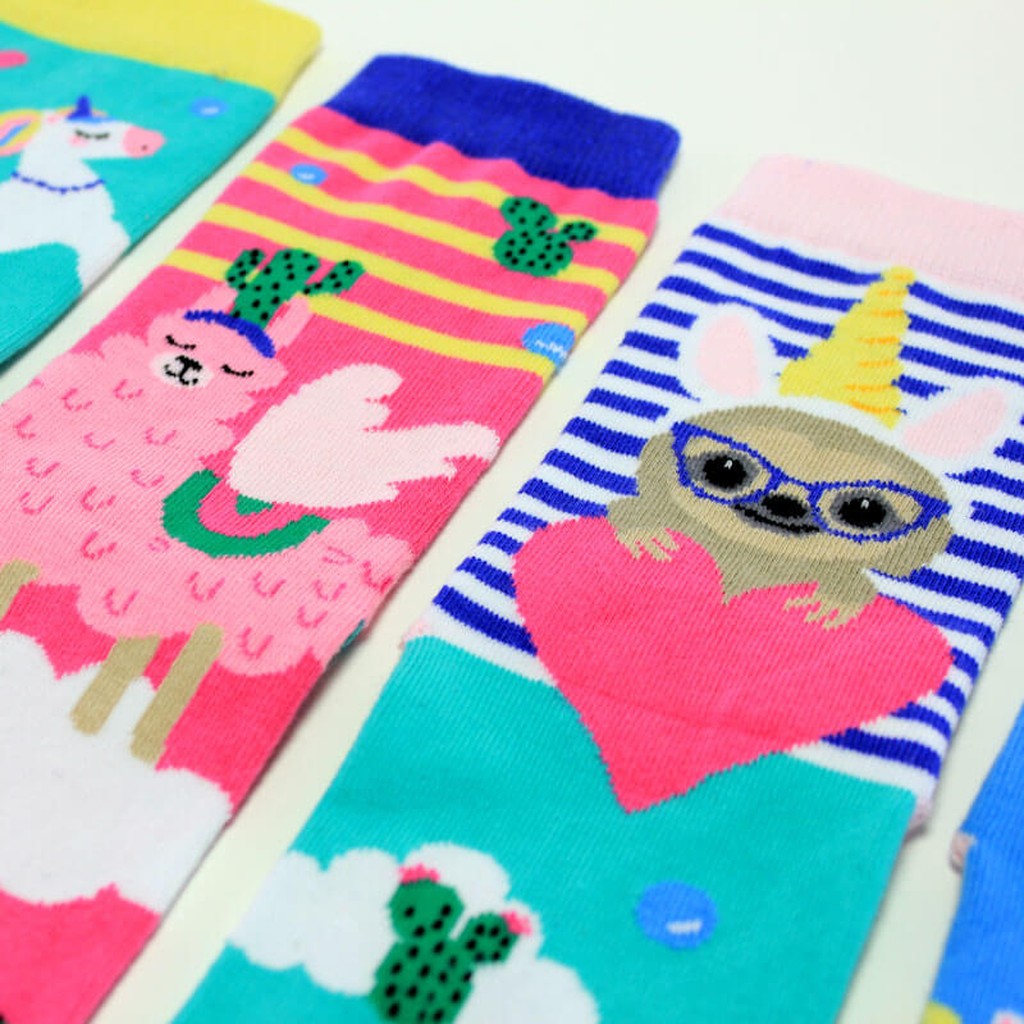 Unicorn Vs Llama In The Land Of the Cactus Socken-Geschenkset