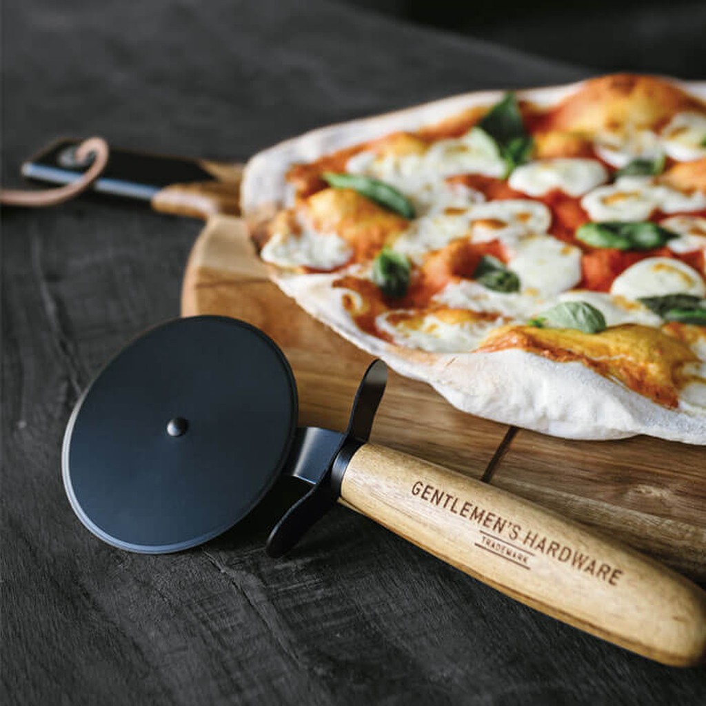 Gentlemen's Hardware Pizza Brett und Pizzarad von wild &amp; wolf