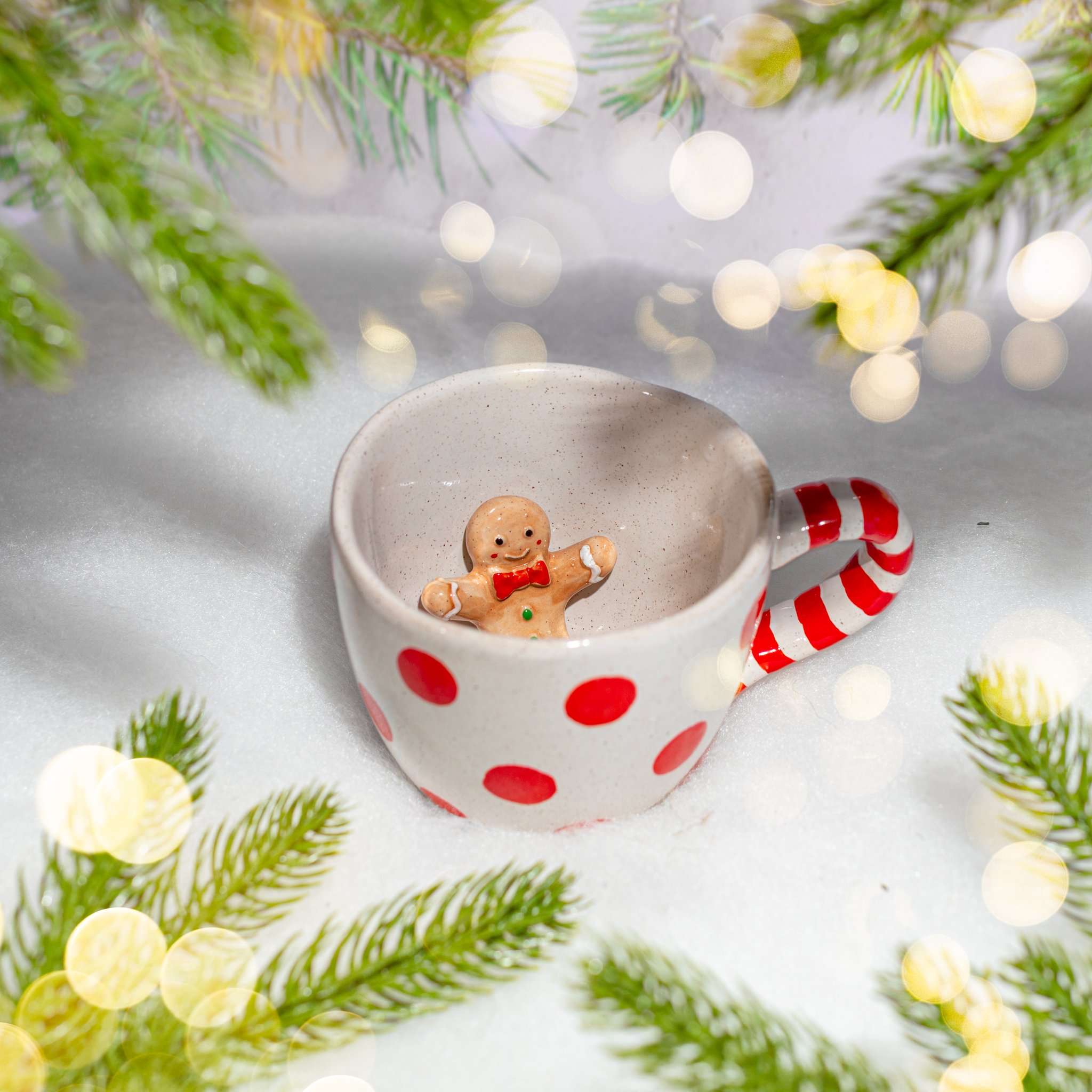 Tasse mit verstecktem Lebkuchenmann