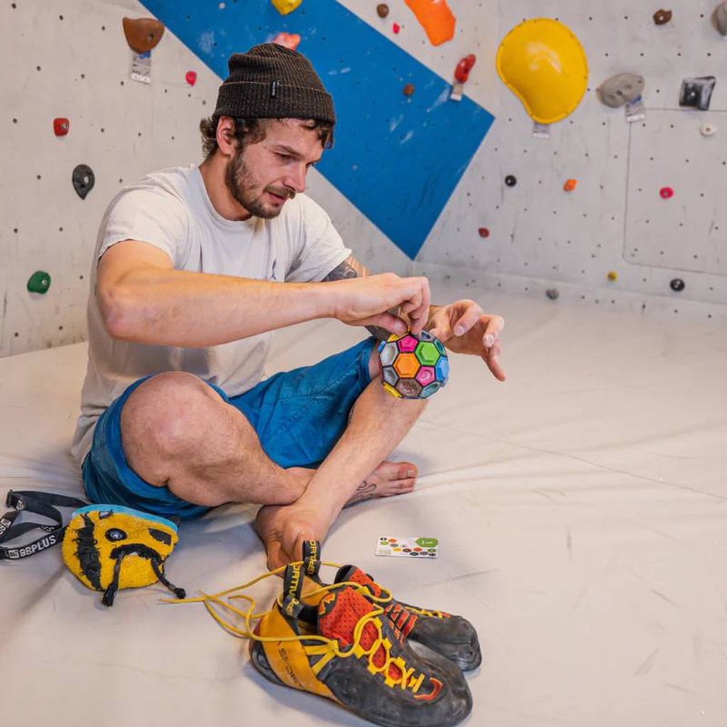 Boulderball Die kleinste Boulderwand der Welt