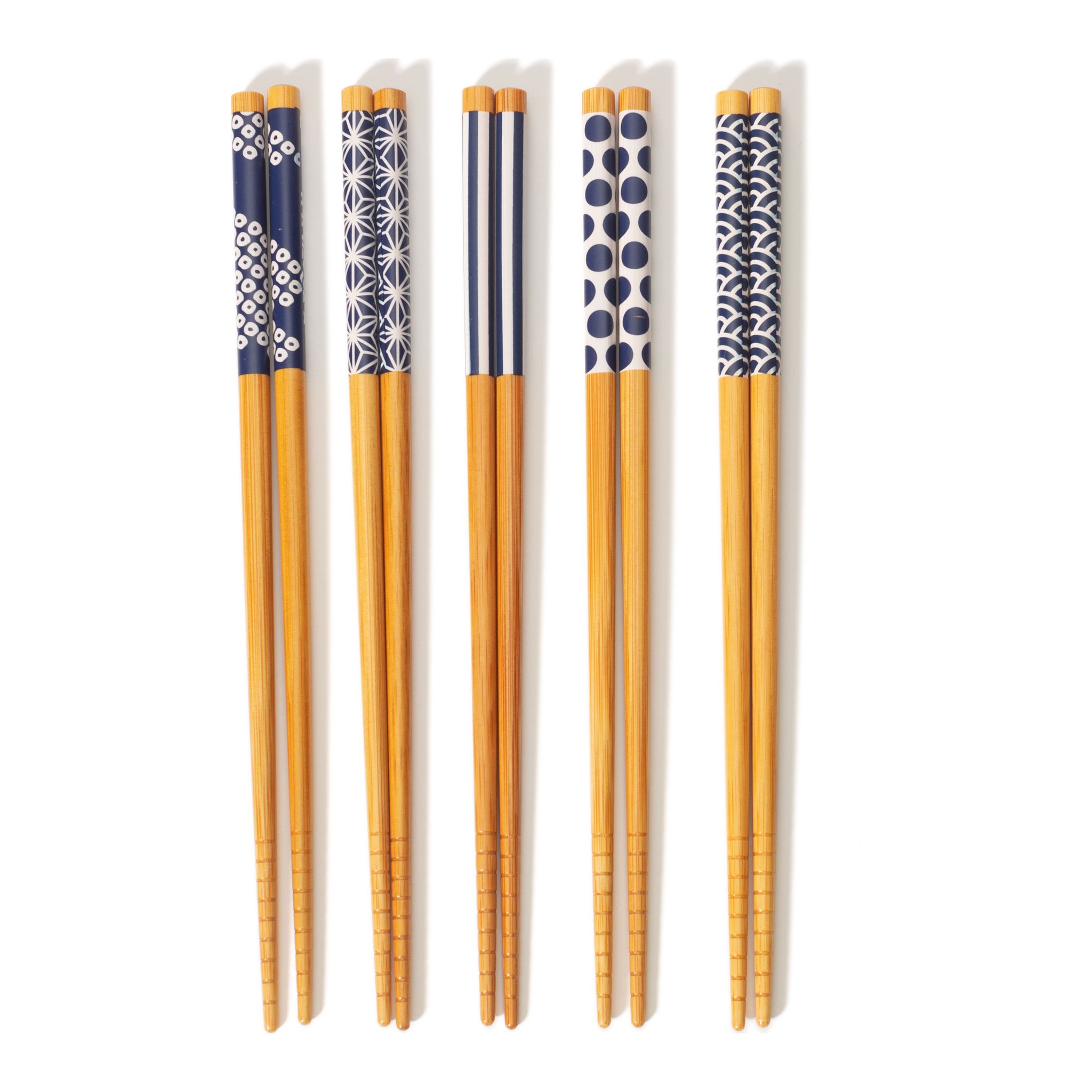 Set de baguettes Japandi Sass & Belle, cinq paires de baguettes en bambou à motifs bleus, détourées
