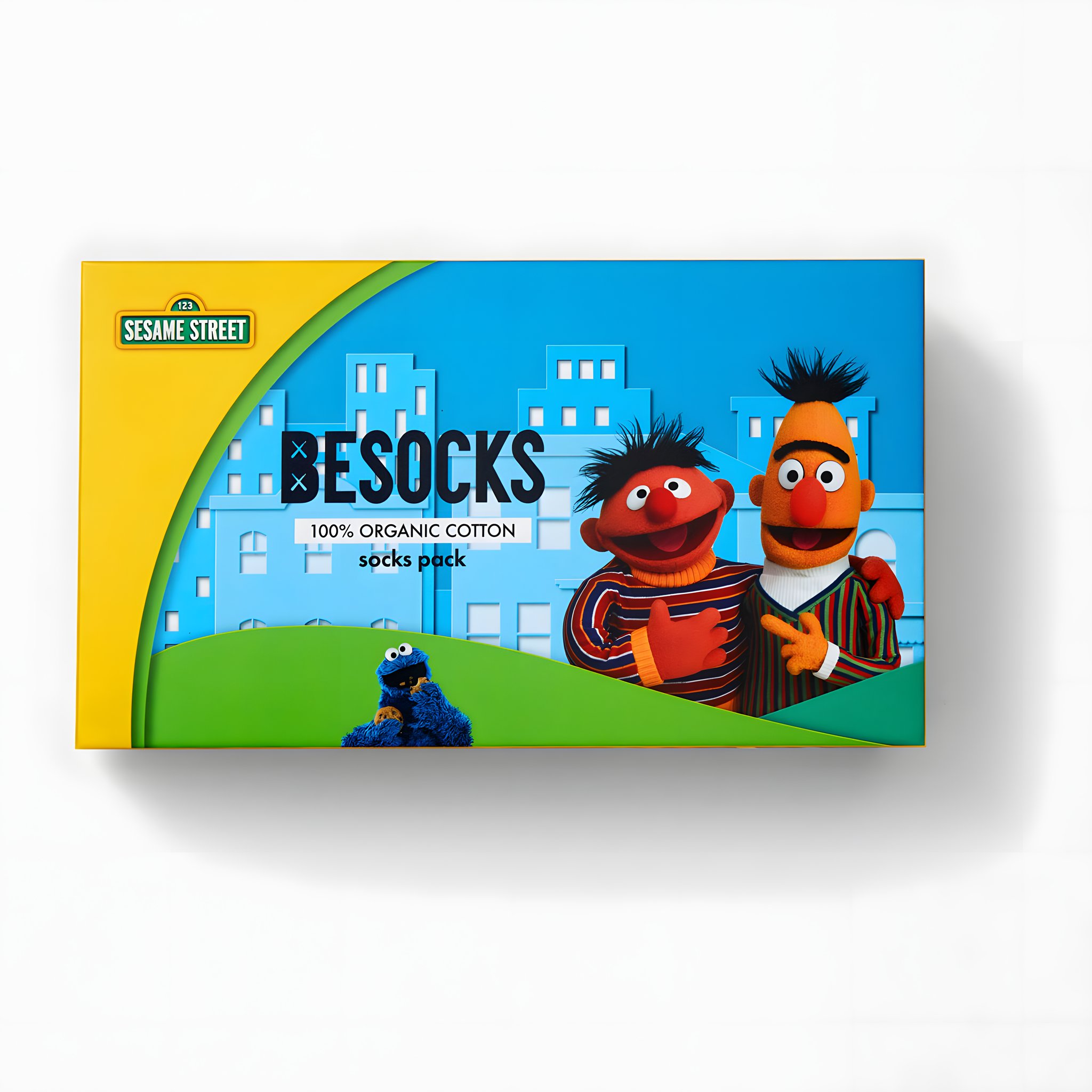 Deckel der Sesamstrasse Socken-Geschenkbox von oben mit Ernie, Bert und Krümelmonster vor der Stadtkulisse
