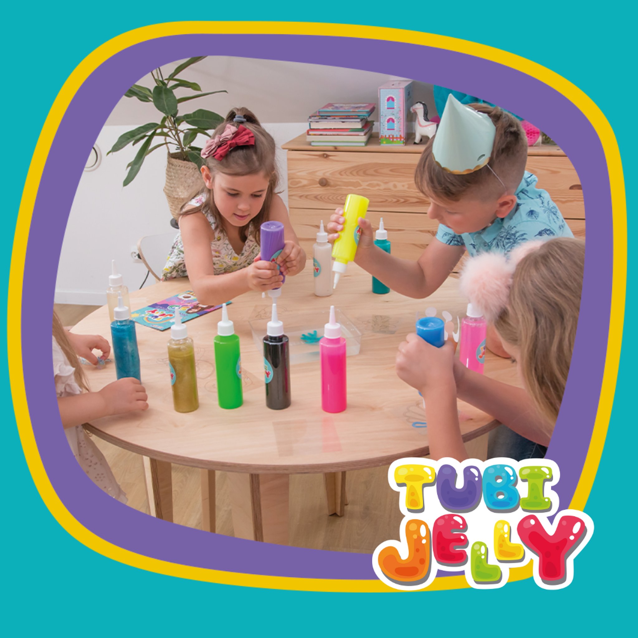 Kinder malen am Tisch mit bunten Tubi-Jelly-Tuben Gel-Figuren aus