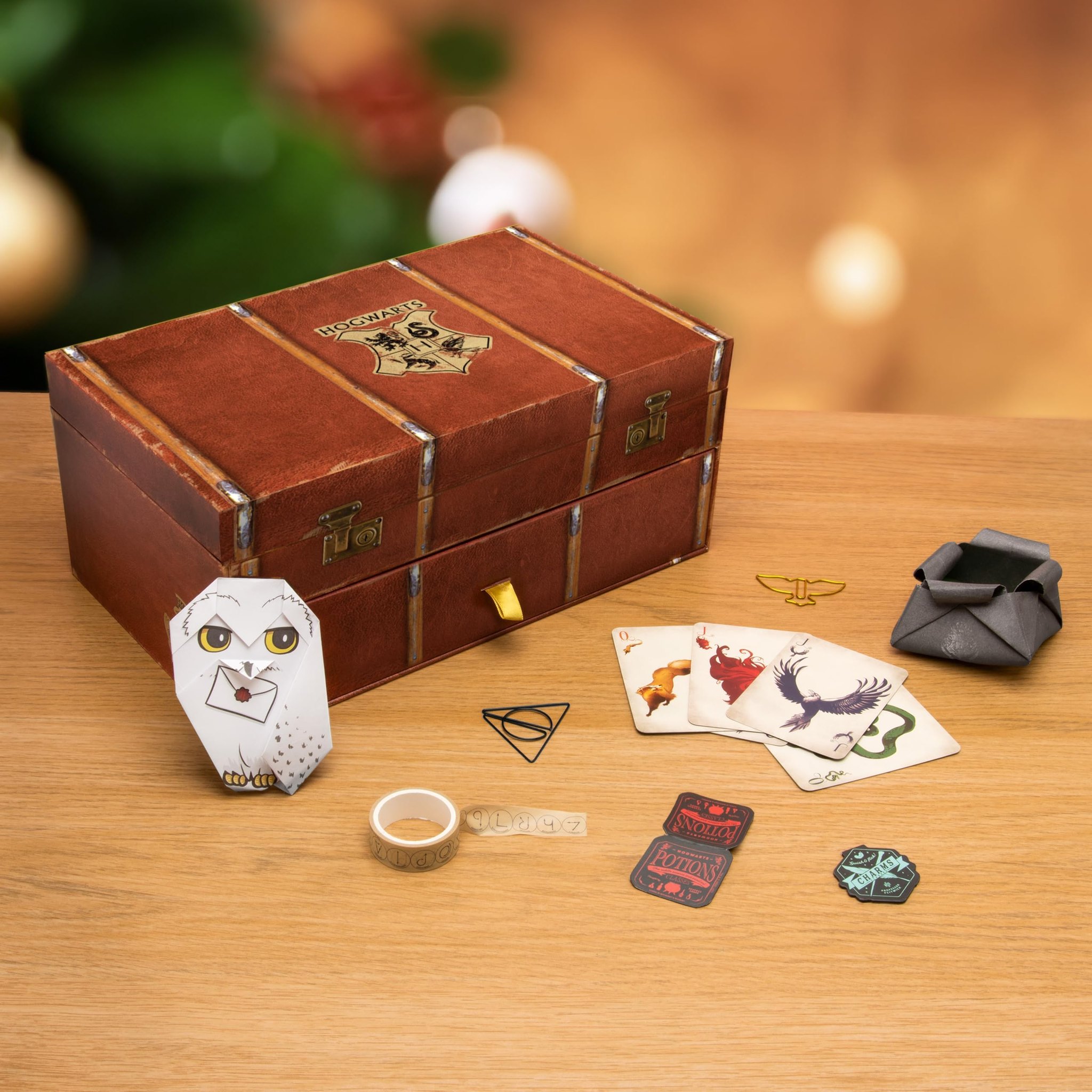 Harry Potter Premium Erinnerungs-Box Adventskalender – geschlossener Koffer mit Inhalt
