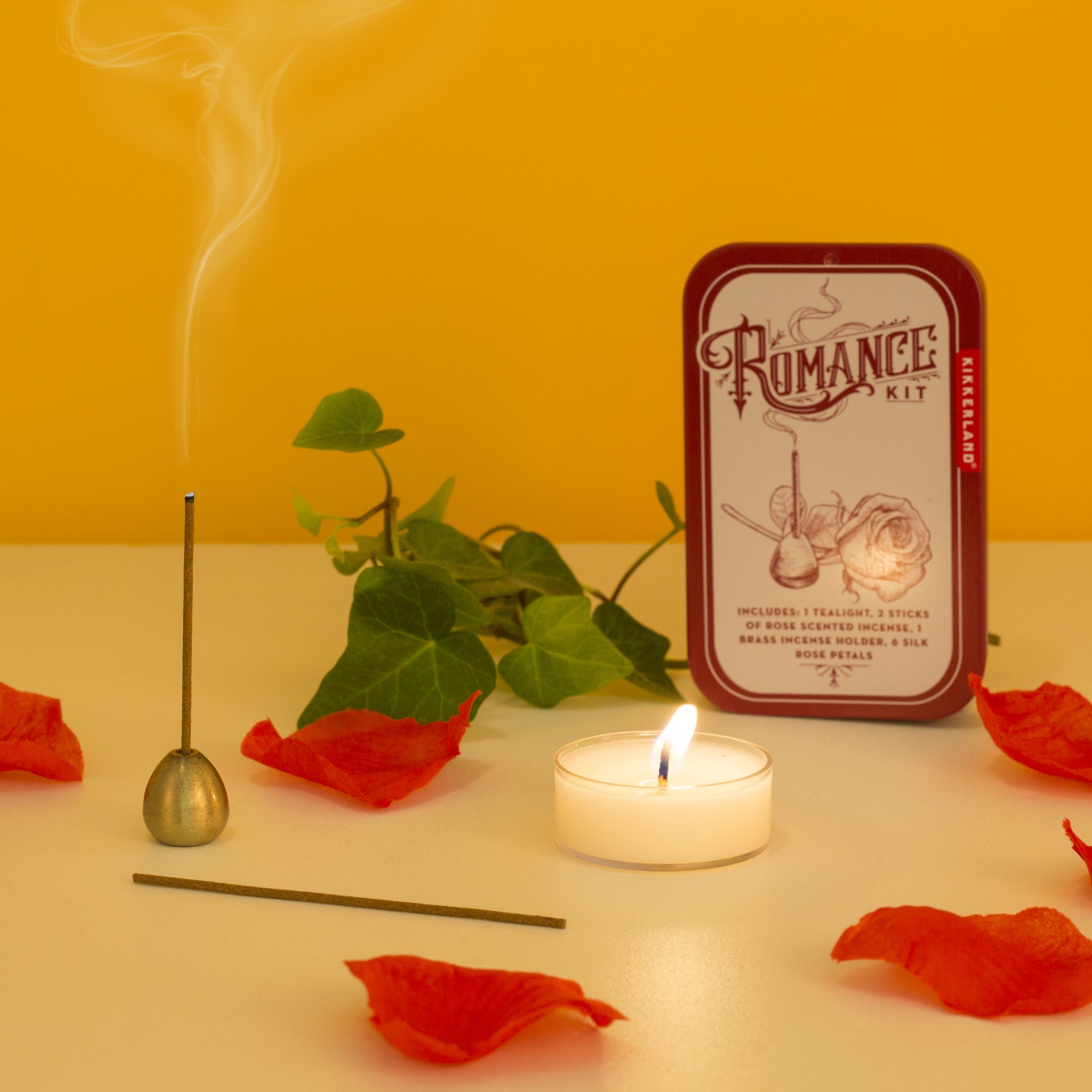 Kit romance avec encens allumé, bougie et lierre