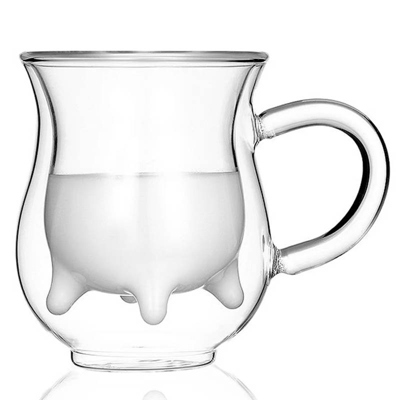 Sahnekännchen in Form eines Kuheuters