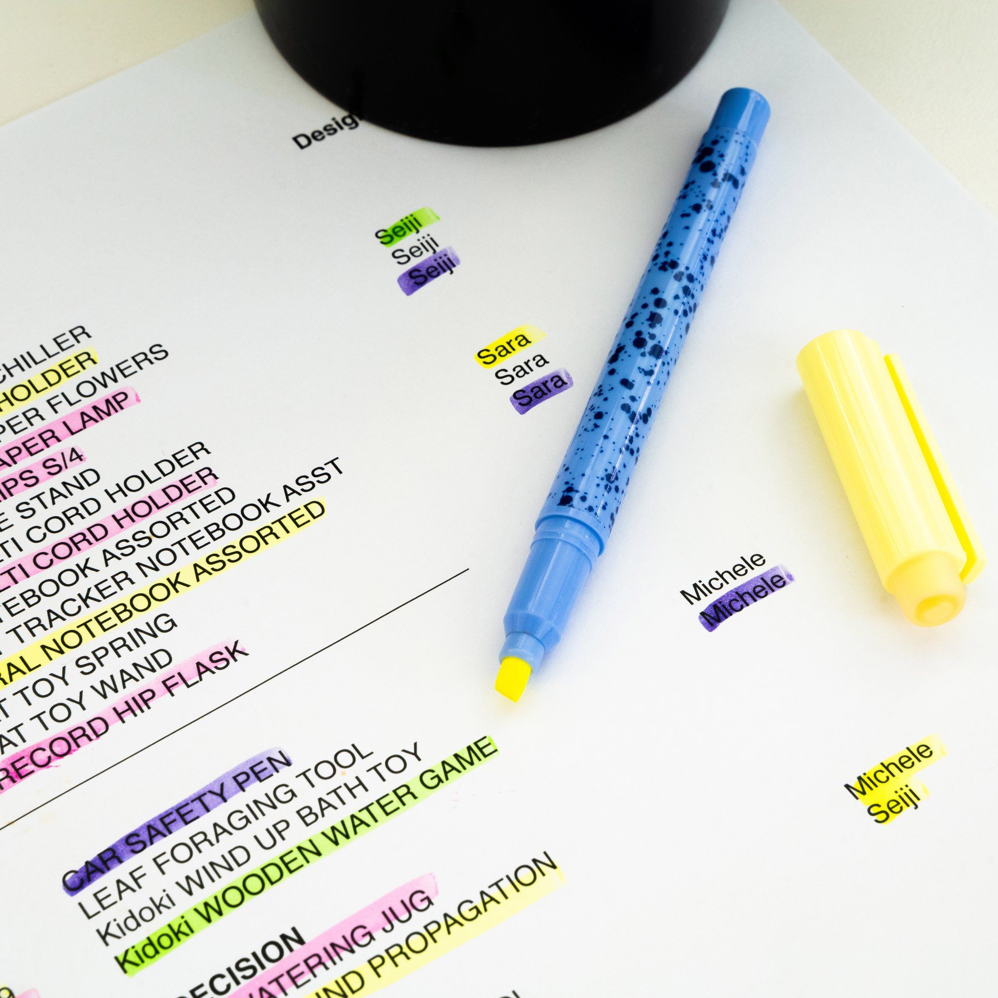 Blauer radierbarer Textmarker markiert eine Zeile, gelber Marker daneben