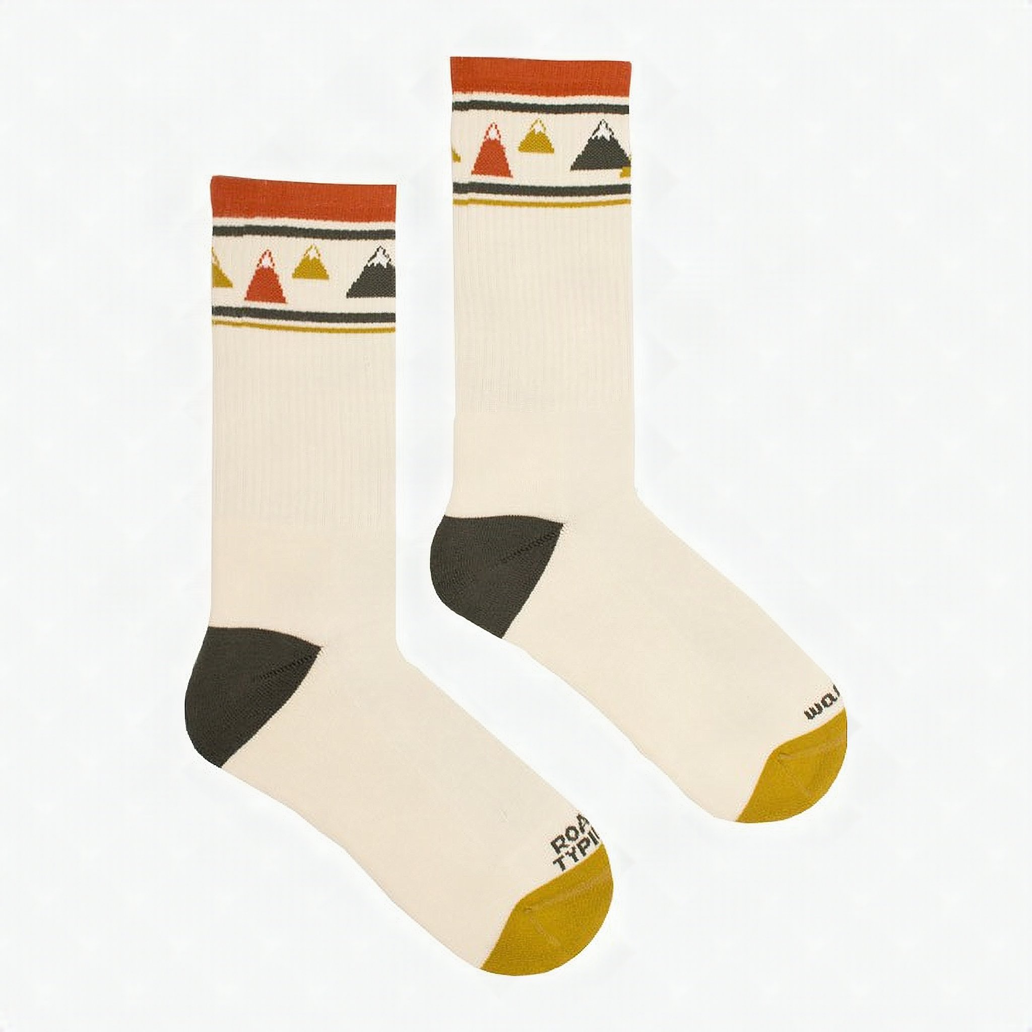 Bergsocken im Paar mit Bergmotiv und dunklen Fersen