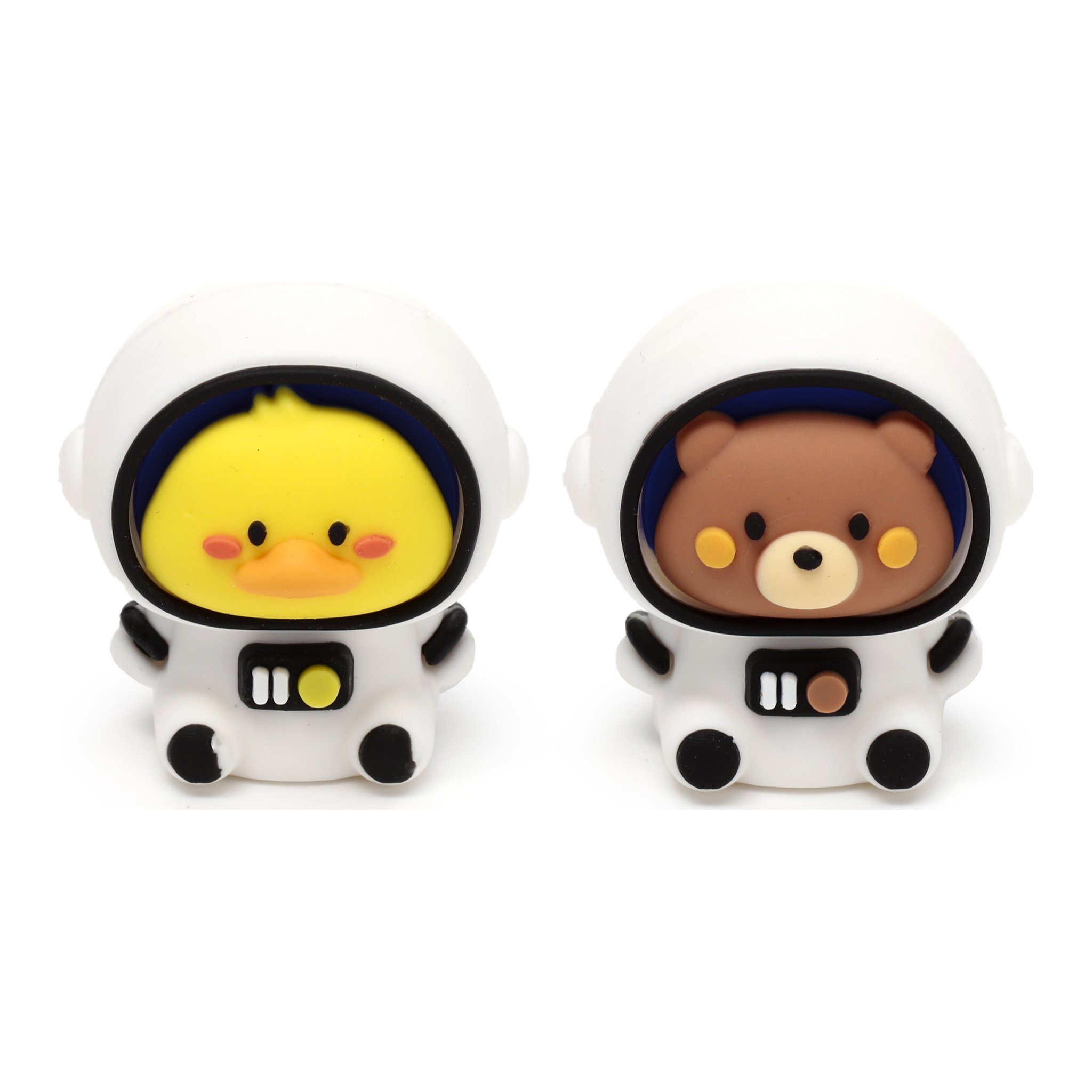 Kueken und Baer als Astronauten-Radiergummi nebeneinander